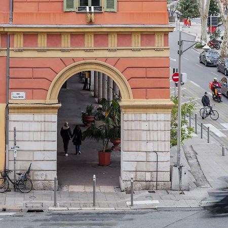 Joli 2 Pieces Au Port De Nizza Kültér fotó