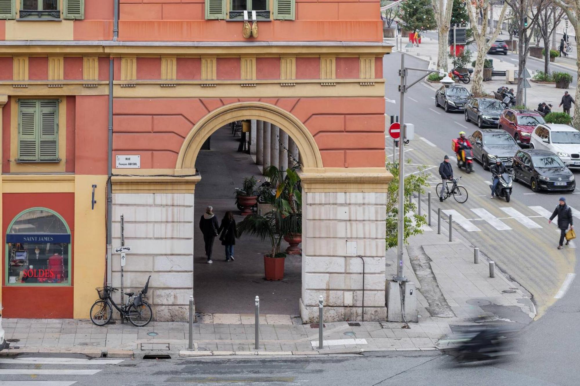 Joli 2 Pieces Au Port De Nizza Kültér fotó